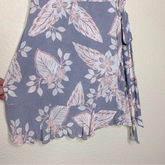 Hawaiian Tropical Print Faux Wrap Mini Dress in Lilac - Picture 4 of 5